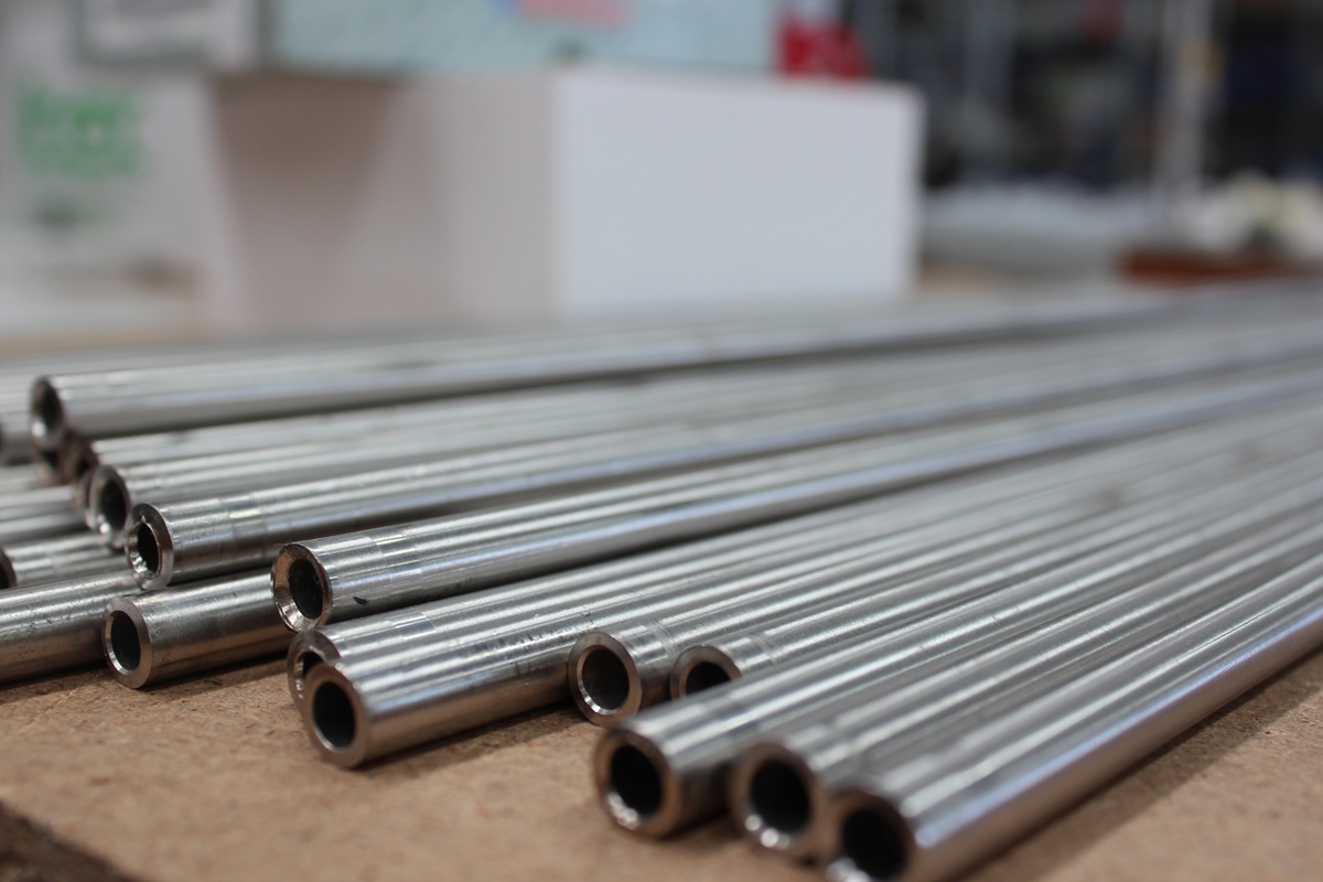 difference between seamless and welded pipe explained